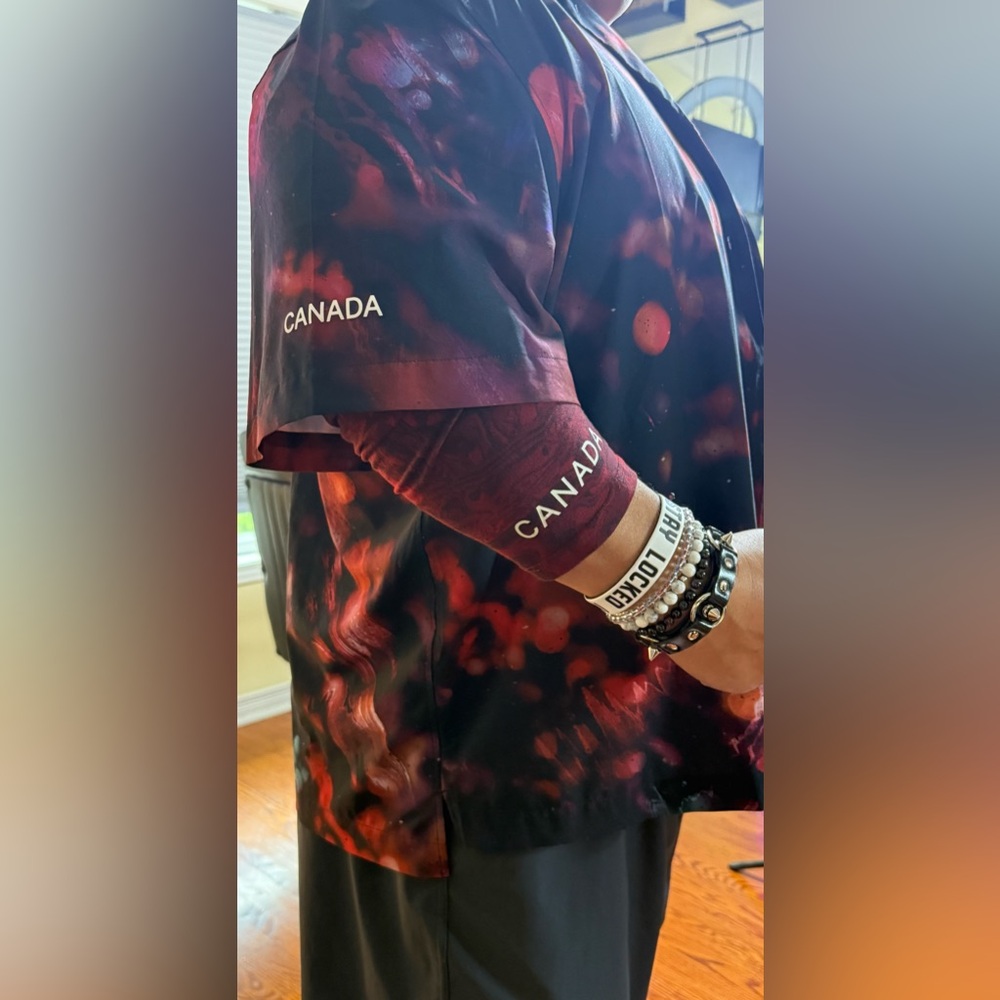 LULULEMON OLYMPIC Shirt -
Gorgeous!!!